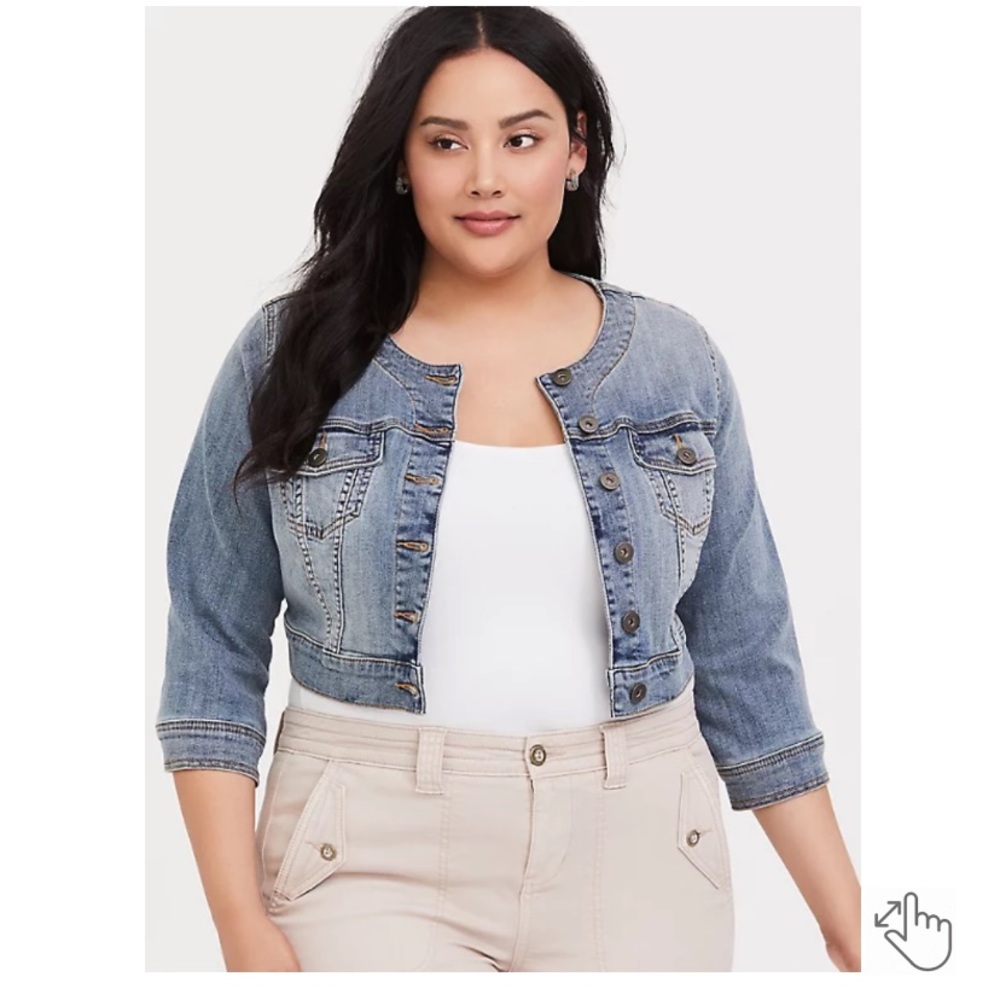 Torrid collarless crop denim jacket- light wash. Size 0. Three quarter sleeve